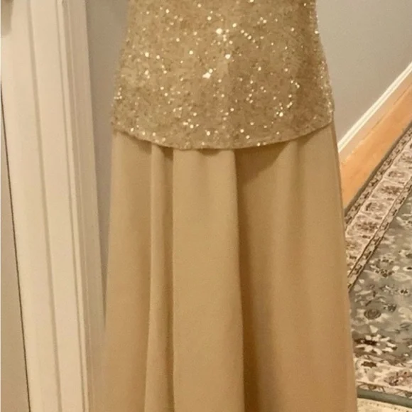 ♥️Lovely J Kara Gold Sequin Maxi Dress. Light gold/beige color. Size 12 - Picture 5 of 9